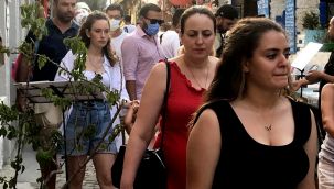Çeşme'de pandemi yok mu? Maske takan çok az