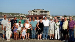 Çeşme'nin Ilıca Mahallesi'nde 72 yıllık geleneksel bayramlaşma
