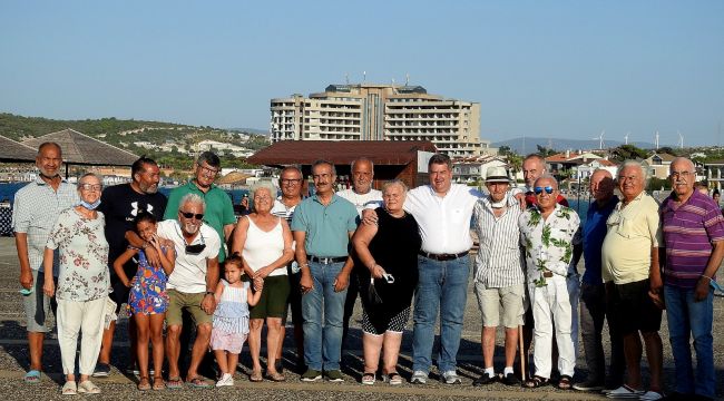 Çeşme'nin Ilıca Mahallesi'nde 72 yıllık geleneksel bayramlaşma
