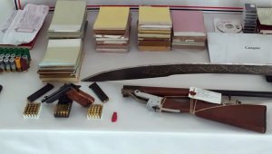 Çilekçileri haraca bağladılar, 3'ü tutuklandı