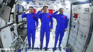 Çinli astronotlar tarihte bir ilki gerçekleştirdi