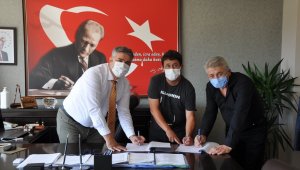 Covid-19'dan ölen kardeşin anısına Z-Kütüphane