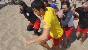 Dalgalara kapılan vatandaşlar boğulmaktan kurtarıldı