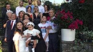 Doktor çift, düğünlerini 8 aylık kızlarıyla yaptı