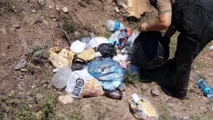 Duyarsız piknikçilerin çöplerini orman ekipleri topladı