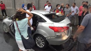 Freni boşaldı, ışıkta bekleyen araca çarptı: 2'si çocuk 6 yaralı