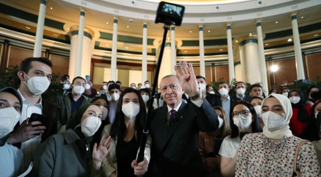 Gençlerle bir araya gelen Cumhurbaşkanı Erdoğan, "Ruhu genç olan birisiyim ben"