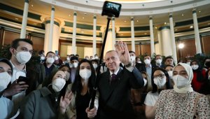 Gençlerle bir araya gelen Cumhurbaşkanı Erdoğan, "Ruhu genç olan birisiyim ben"