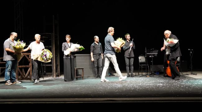 Genco Erkal Çeşme'de Nazım'ın hayatını sahneledi