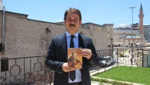 "Hayalleri Uçuran Adam"ı Cumhurbaşkanı'nın konuşmasından etkilenerek kaleme aldı