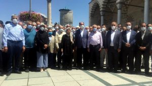 Herkes husumet diyor, siz hala niye ırkçılık yapıp kışkırtıyorsunuz