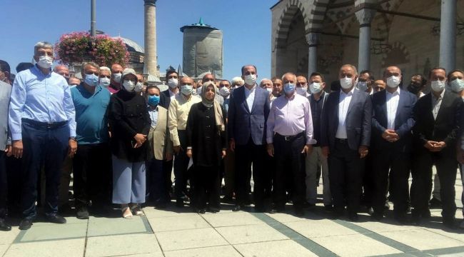 Herkes husumet diyor, siz hala niye ırkçılık yapıp kışkırtıyorsunuz