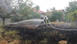 İtfaiyeciler ziyareti yarıda bırakıp yangına koştu