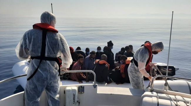 İzmir açıklarında 456 düzensiz göçmen kurtarıldı