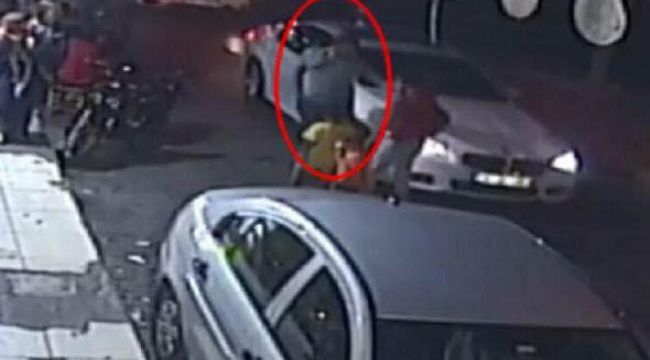 İzmir'de sokak ortasında eşini darp etti