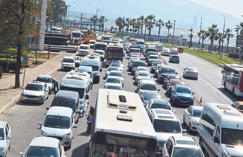 İzmir'de yoğun trafiğe 'Zihni Sinir' çözümler