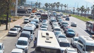 İzmir'de yoğun trafiğe 'Zihni Sinir' çözümler