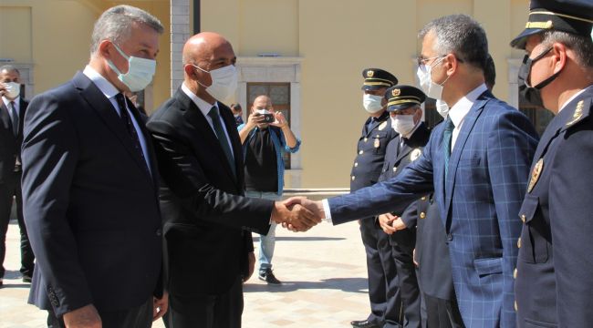 İzmir Emniyetinde devir-teslim