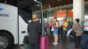 İzmir Otogarı'nda bayram izdihamı: Günde 50 bin yolcu