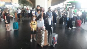 İzmir Şehirlerarası Otobüs Terminali'nde yoğunluk