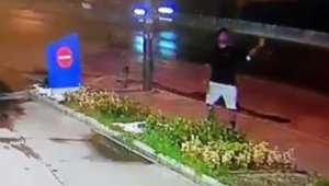 İzmir'de 'el bombası' paniği! Benzinciye fırlattı