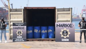 İzmir'de eroin yapımında kullanılan 26 ton kimyasal madde yakalandı