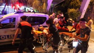 İzmir'de 'omuz atma' kavgası: 1 ölü, 3 yaralı