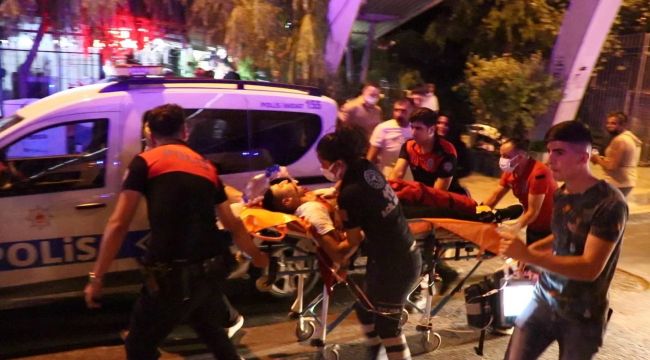 İzmir'de 'omuz atma' kavgası: 1 ölü, 3 yaralı