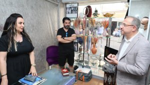 İzmir'de ziyaretler gerçekleştiren Sürekli'nin hedefinde ise CHP'li Büyükşehir Belediyesi vardı