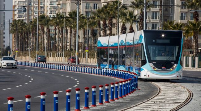 İzmir'in toplu ulaşımı bayramda yüzde 50 indirimli