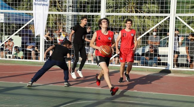 İzmirli basketbolcular Gaziemir'de ter döktü