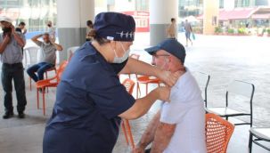 İzotaş İzmir Otogarı'ndaki aşı standı yoğun ilgi görüyor