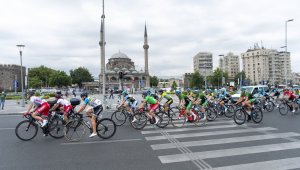 Kadın sporcular 107 kilometre pedal çevirdi