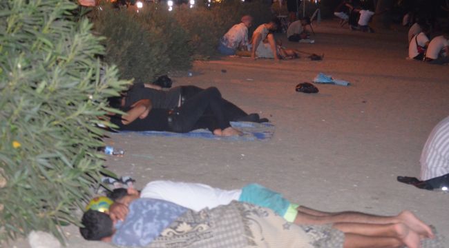 Kalacak yer bulamayınca sahilde konakladılar