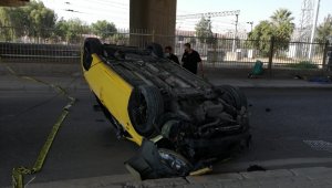 Kaldırımda yürürken takla atan aracın çarptığı yaya öldü