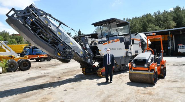 Karabağlar'da asfalt son teknolojiyle seriliyor