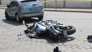 Kaza yapan genç yaşam mücadelesini kaybetti