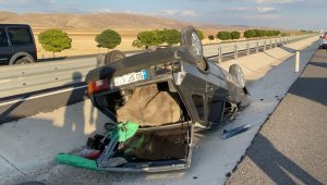 Kontrolden çıkıp takla atan otomobilde: 1'i ağır 2 yaralı