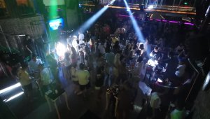 Kuşadası'nda eğlence tavan yaptı