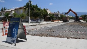 Kuşadası'nda yol yapım seferberliği