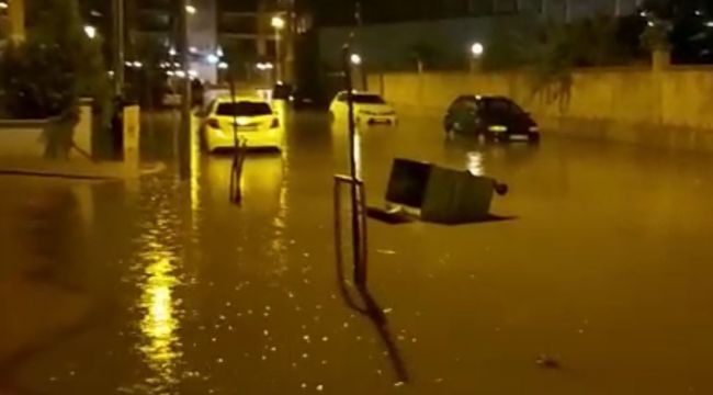 Manisa'da sağanak yağış etkili oldu