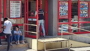 Markette bıçaklı dehşet: 1 ağır yaralı