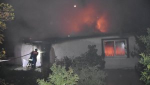 Öfkeli koca evi ateşe verdi