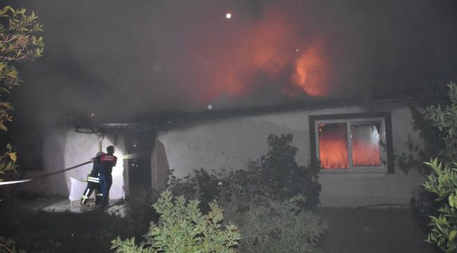 Öfkeli koca evi ateşe verdi