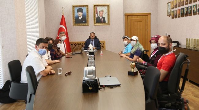 Olumsuz algıları kırıp örnek olmak istiyoruz