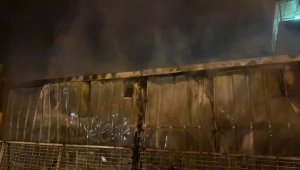 Önce darp etti, babası şikayetçi olunca konteyner evi ateşe verdi