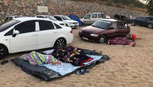 Oteller yüzde yüz doldu, araçlarda sokaklarda kaldılar