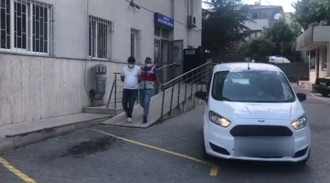  Öz oğlunu arabanın camından sarkıtan baba tutuklandı