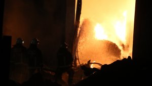 Plastik fabrikasındaki yangın kontrol altına alındı