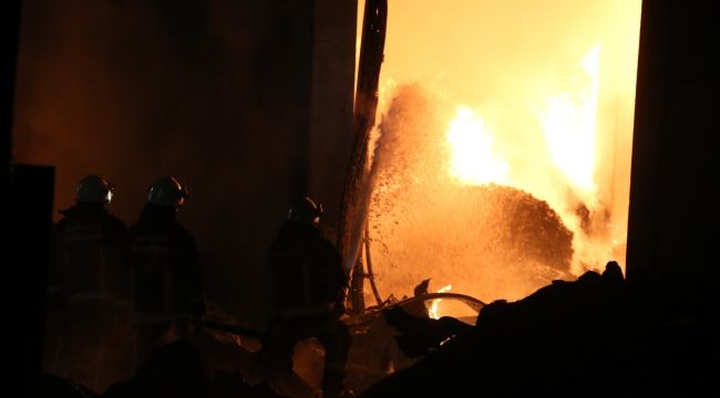 Plastik fabrikasındaki yangın kontrol altına alındı